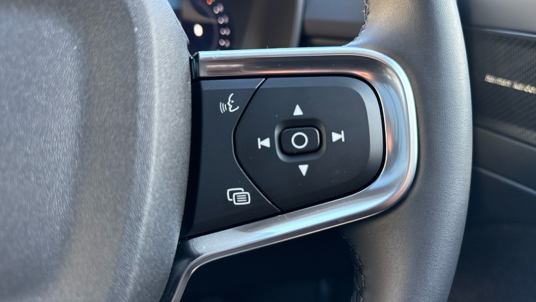 Volvo XC40 2.0 B4P Ultra Dark 5dr Auto Petrol Estate